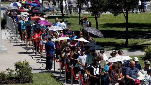 Tucsonans recall John McCain as a friend and mentor at Arizona memorial service